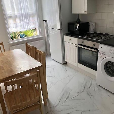 East London 2 Bedroom Flat エクステリア 写真