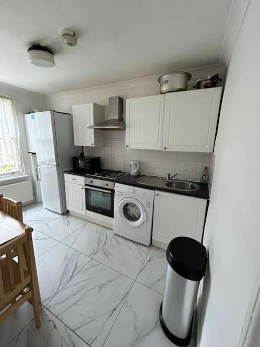 East London 2 Bedroom Flat エクステリア 写真