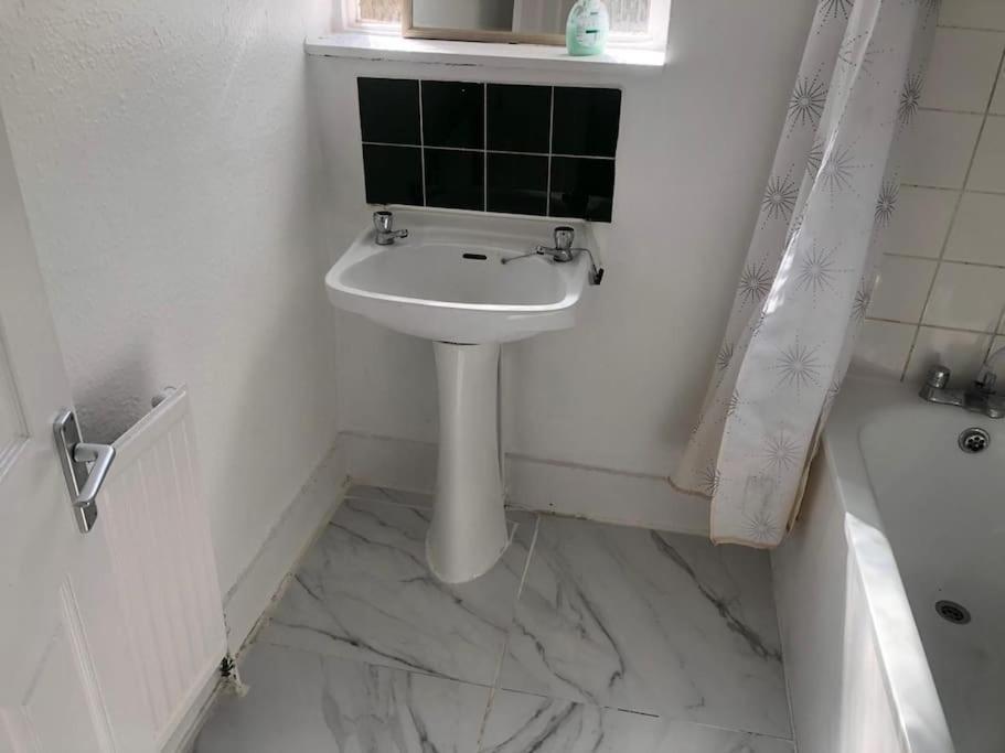 East London 2 Bedroom Flat エクステリア 写真