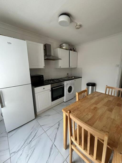 East London 2 Bedroom Flat エクステリア 写真